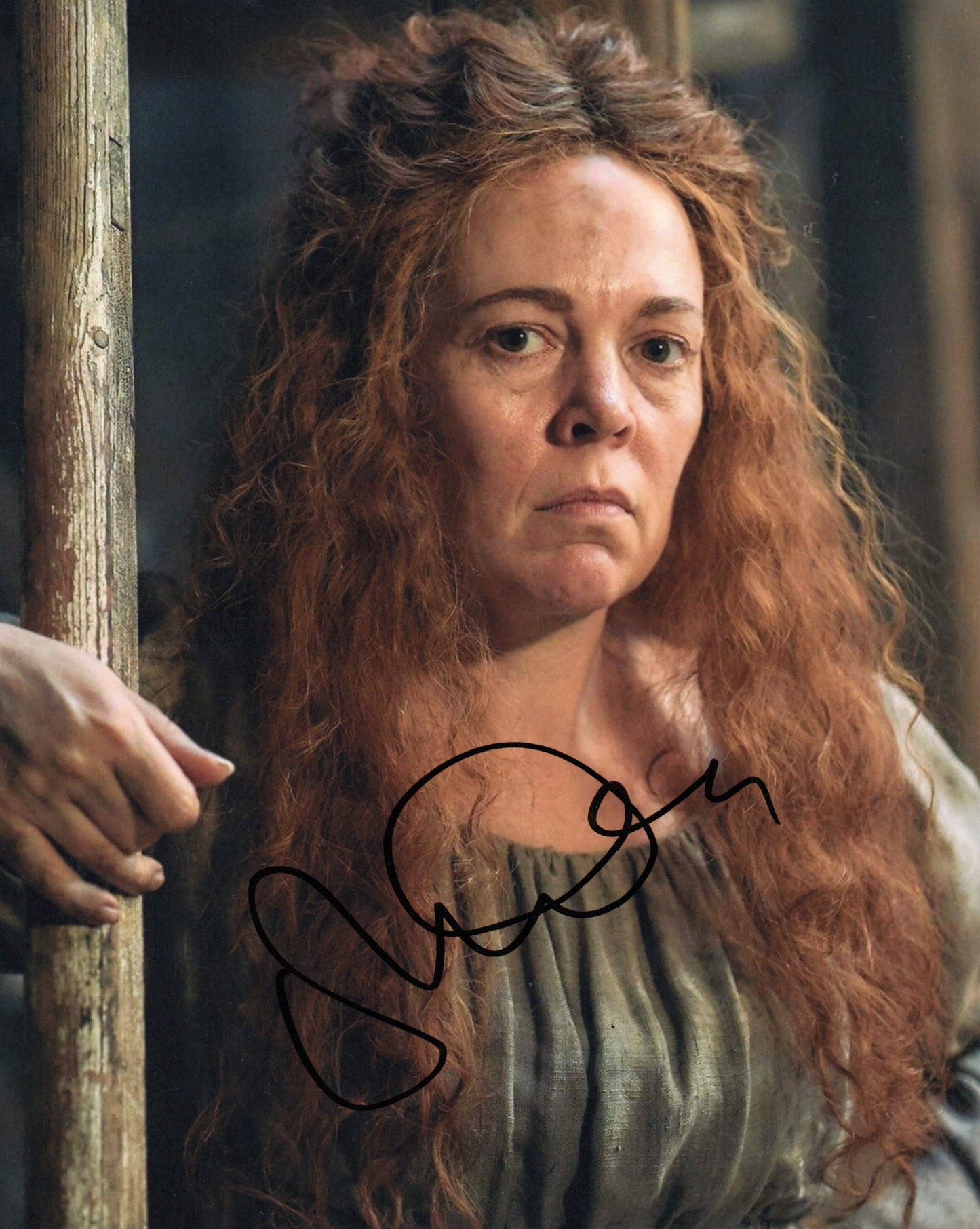 OLIVIA COLMAN SIGNED LES MISERABLES 10X8 PHOTO