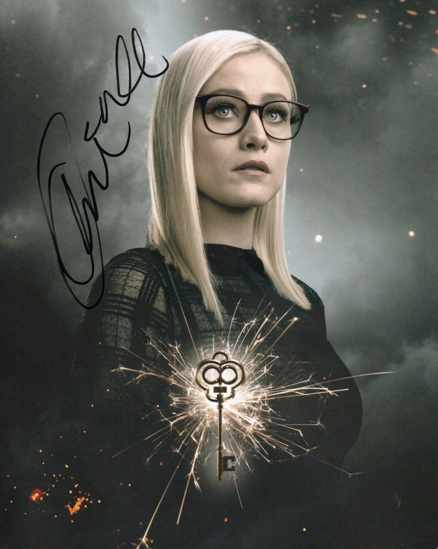 OLIVIA TAYLOR DUDLEY SIGNED THE MAGICIANS 10X8 PHOTO (1)