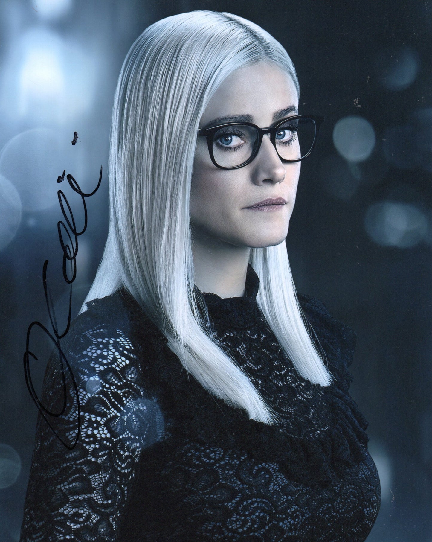 OLIVIA TAYLOR DUDLEY SIGNED THE MAGICIANS 10X8 PHOTO (2)