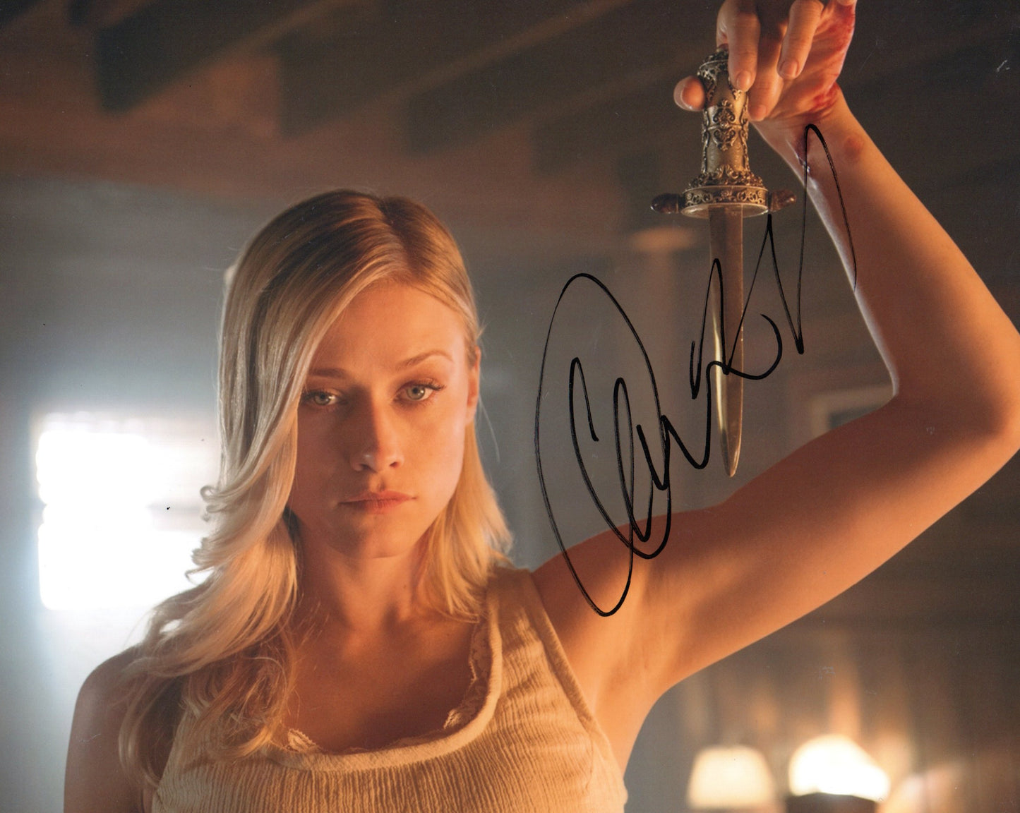 OLIVIA TAYLOR DUDLEY SIGNED THE MAGICIANS 10X8 PHOTO (4)