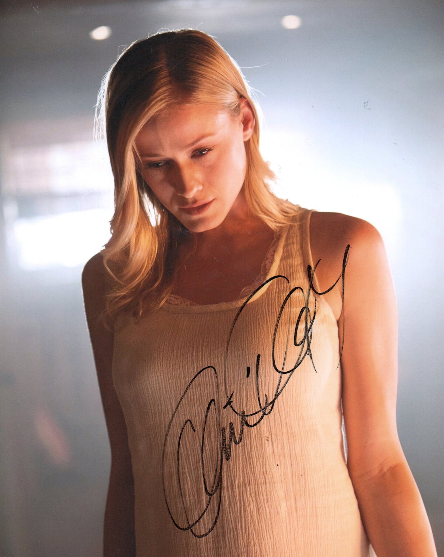 OLIVIA TAYLOR DUDLEY SIGNED THE MAGICIANS 10X8 PHOTO (3)