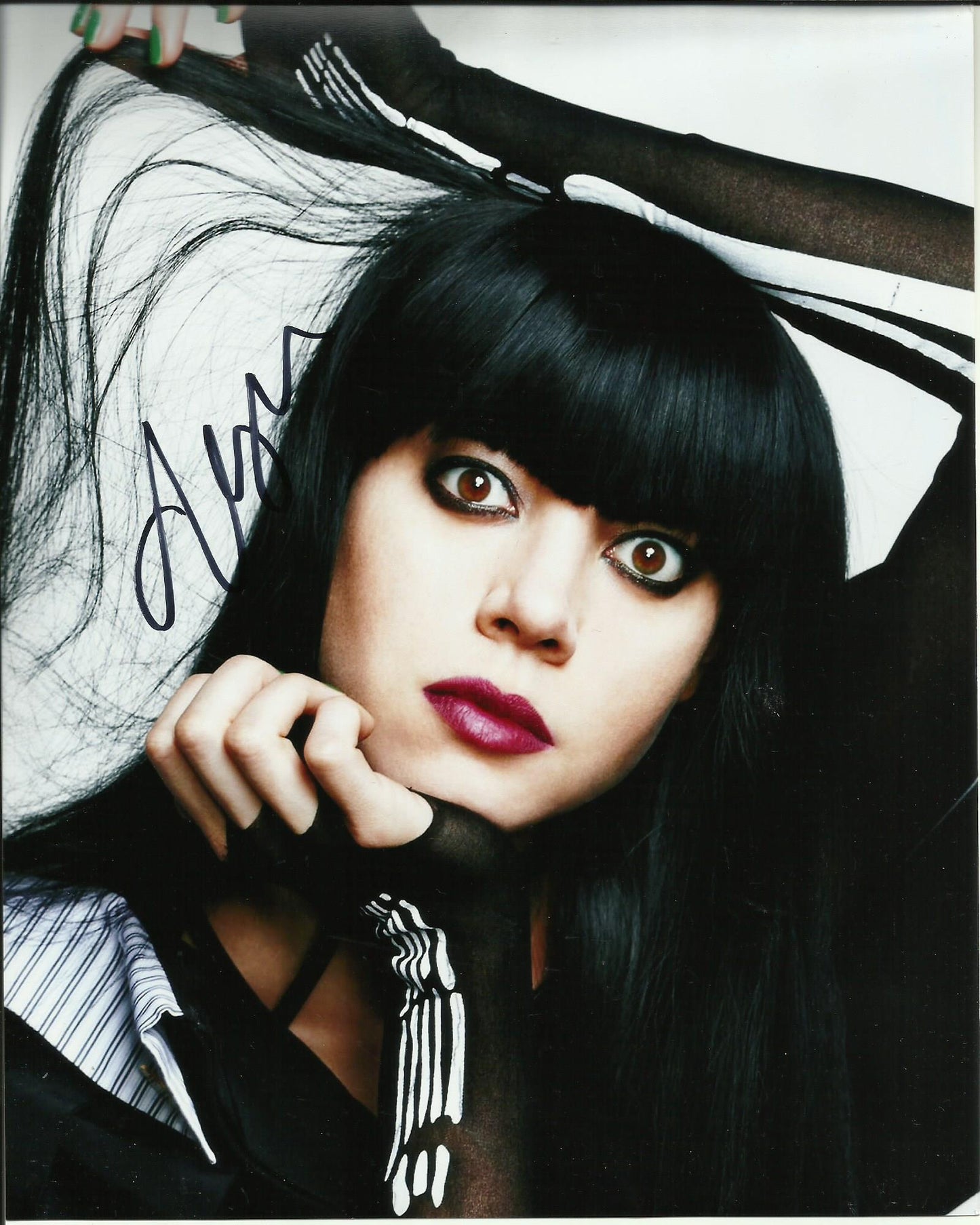 AUBREY PLAZA SIGNED SEXY 10X8 PHOTO (1)
