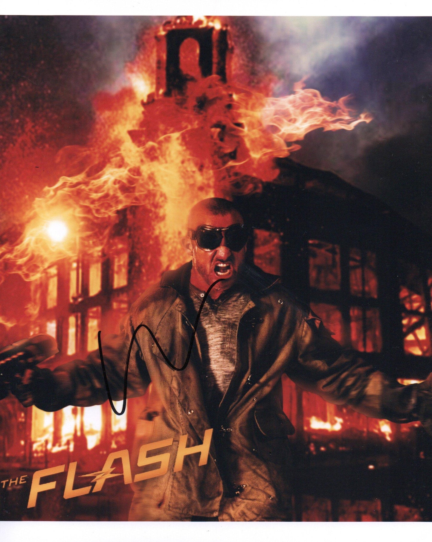 DOMINIC PURCELL SIGNED LEGENDS OF TOMORROW 8X10 PHOTO (5)