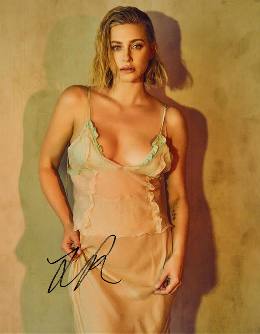 LILI REINHART SIGNED RIVERDALE 14X11 PHOTO (1)