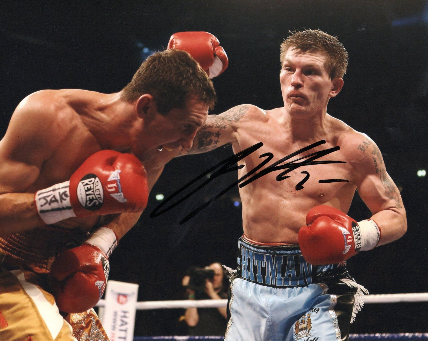 RICKY HATTON SIGNED BOXING 8X10 PHOTO (1)