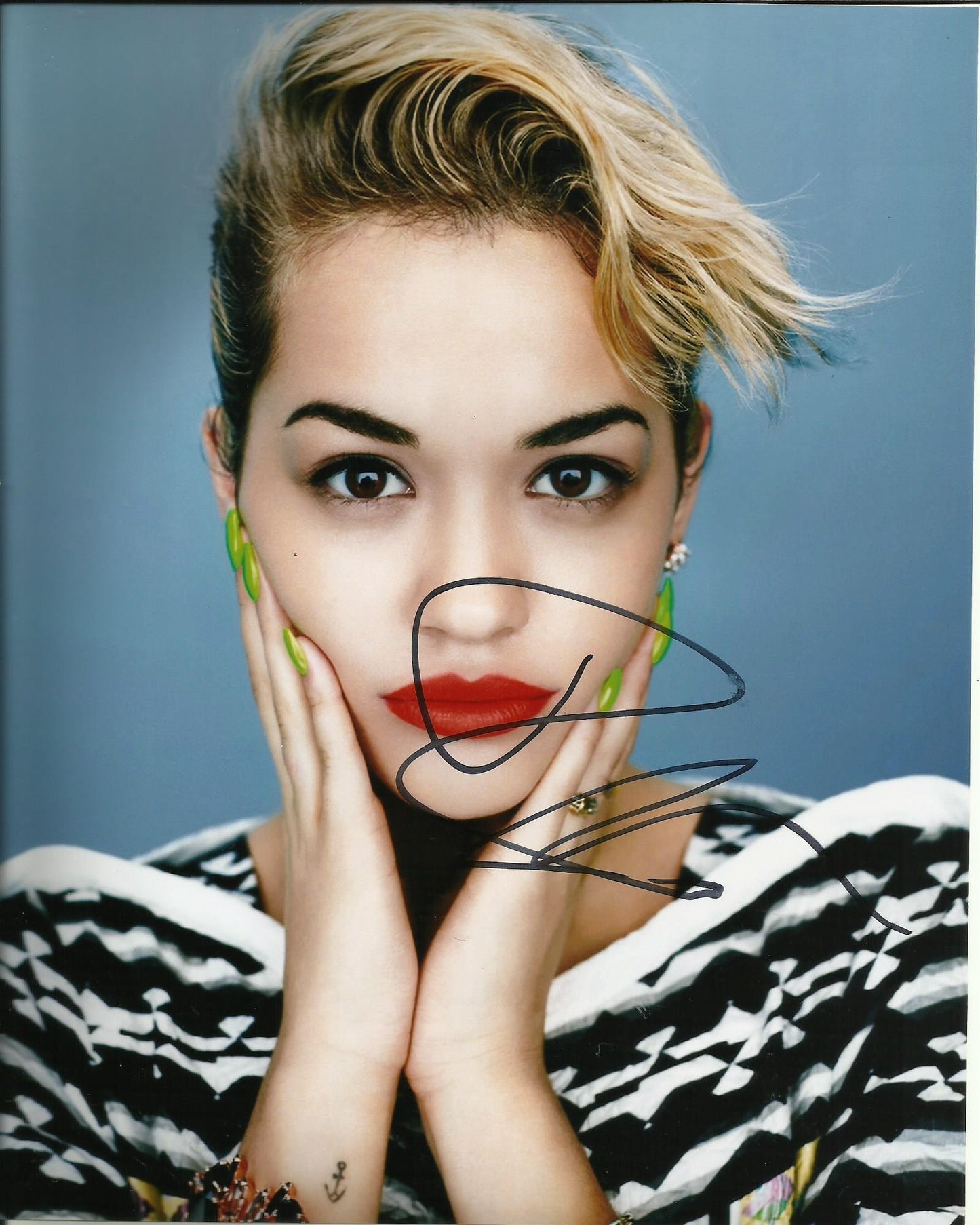 RITA ORA SIGNED SEXY 10X8 PHOTO (2)