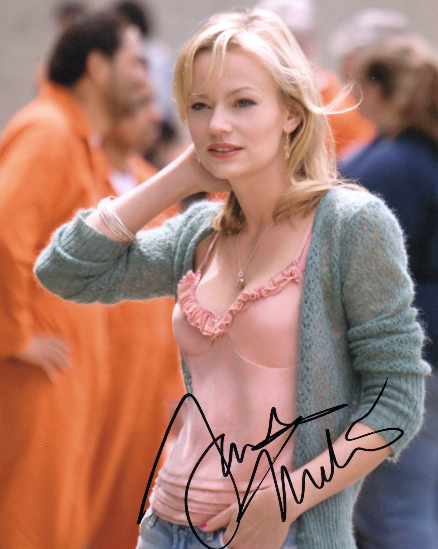 SAMANTHA MATHIS SIGNED SEXY 8X10 PHOTO (2)