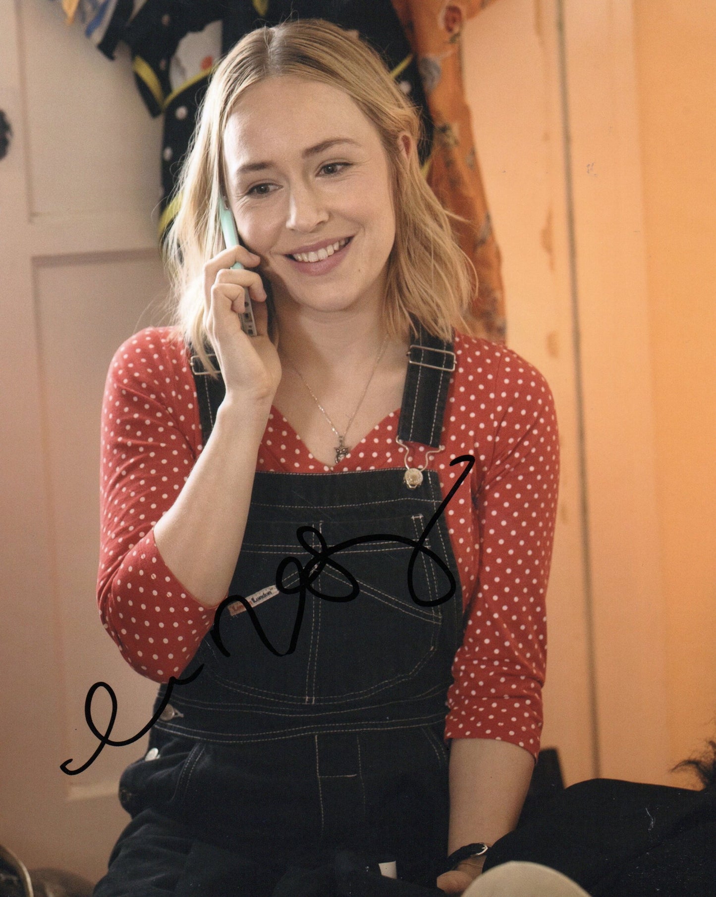 SARAH GOLDBERG SIGNED BARRY 8X10 PHOTO (1)