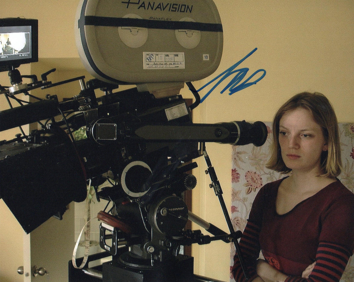 SARAH POLLEY SIGNED DIRECTING 10X8 PHOTO