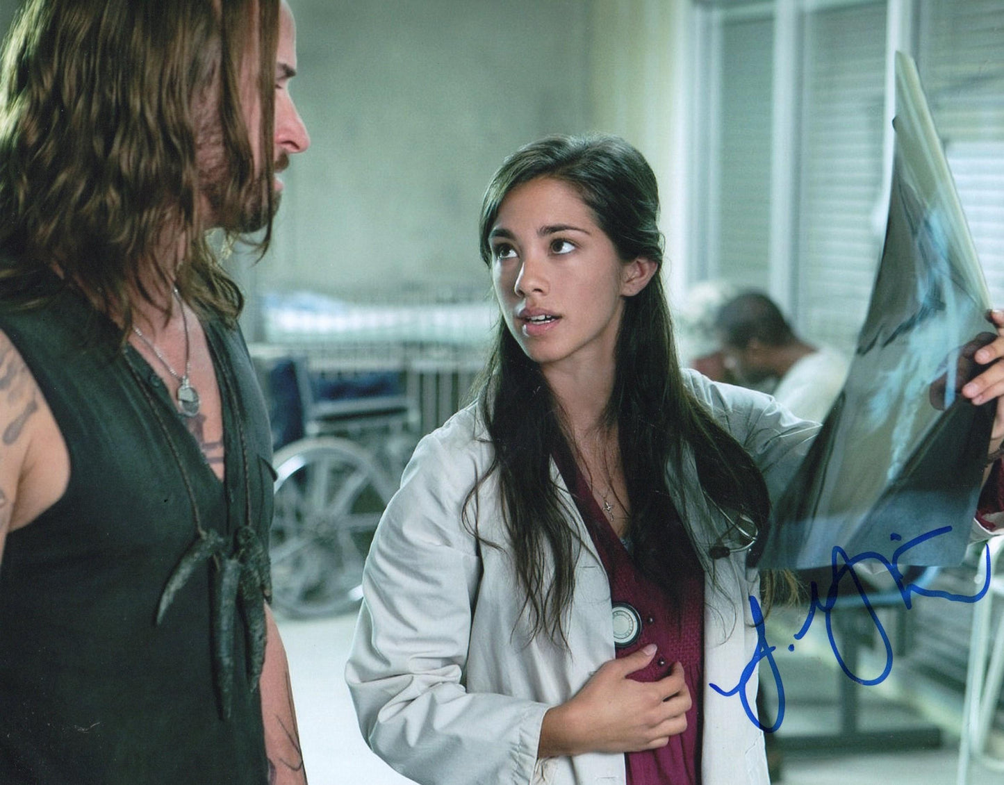 SEYCHELLE GABRIEL SIGNED FALLING SKIES 10X8 PHOTO (1)