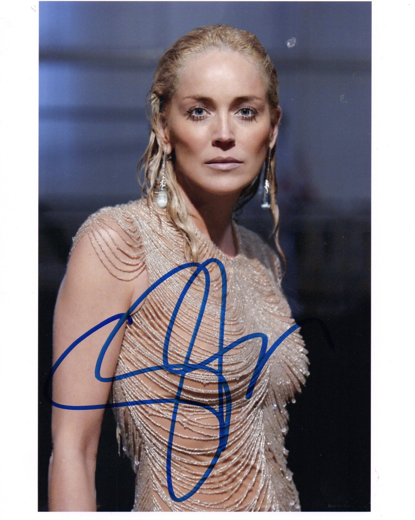 SHARON STONE SIGNED SEXY 10X8 PHOTO