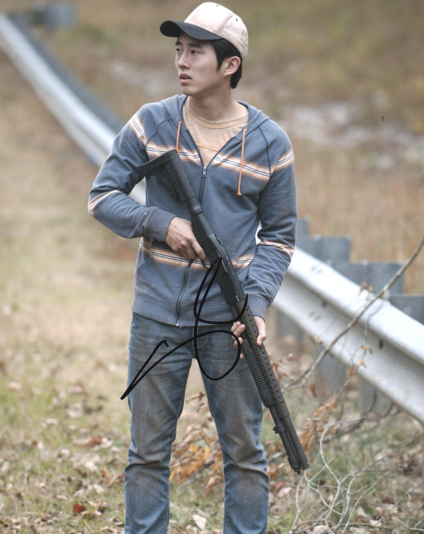 STEVEN YEUN SIGNED THE WALKING DEAD 8X10 PHOTO (1)