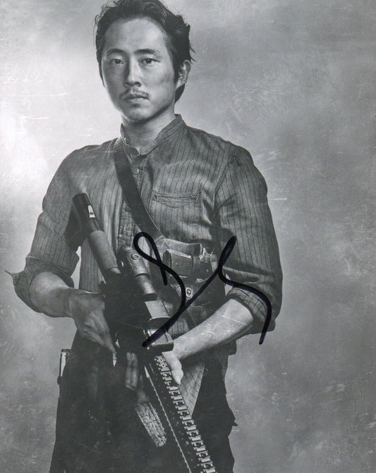 STEVEN YEUN SIGNED THE WALKING DEAD 8X10 PHOTO (5)