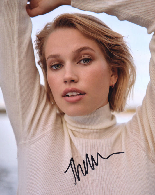 THEA SOFIE LOCH NAESS SIGNED SEXY PHOTO (2)