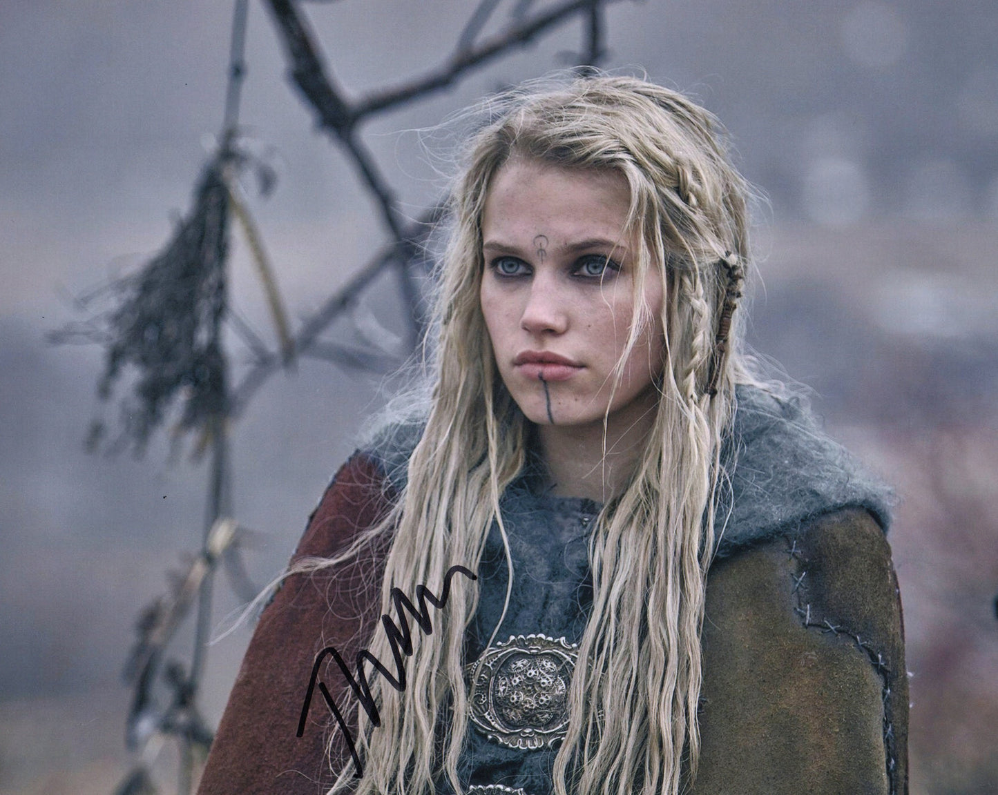 THEA SOFIE LOCH NAESS SIGNED THE LAST KINGDOM PHOTO (1)