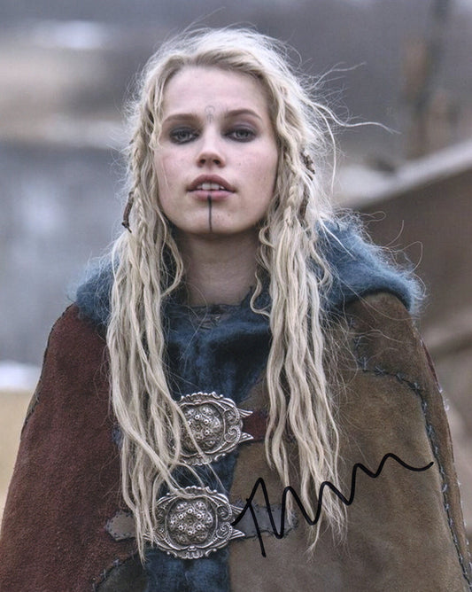 THEA SOFIE LOCH NAESS SIGNED THE LAST KINGDOM PHOTO (2)