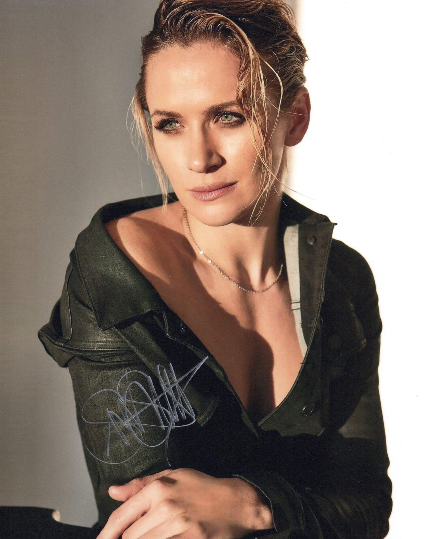 SHANTEL VANSANTEN SIGNED SEXY 8X10 PHOTO (4)