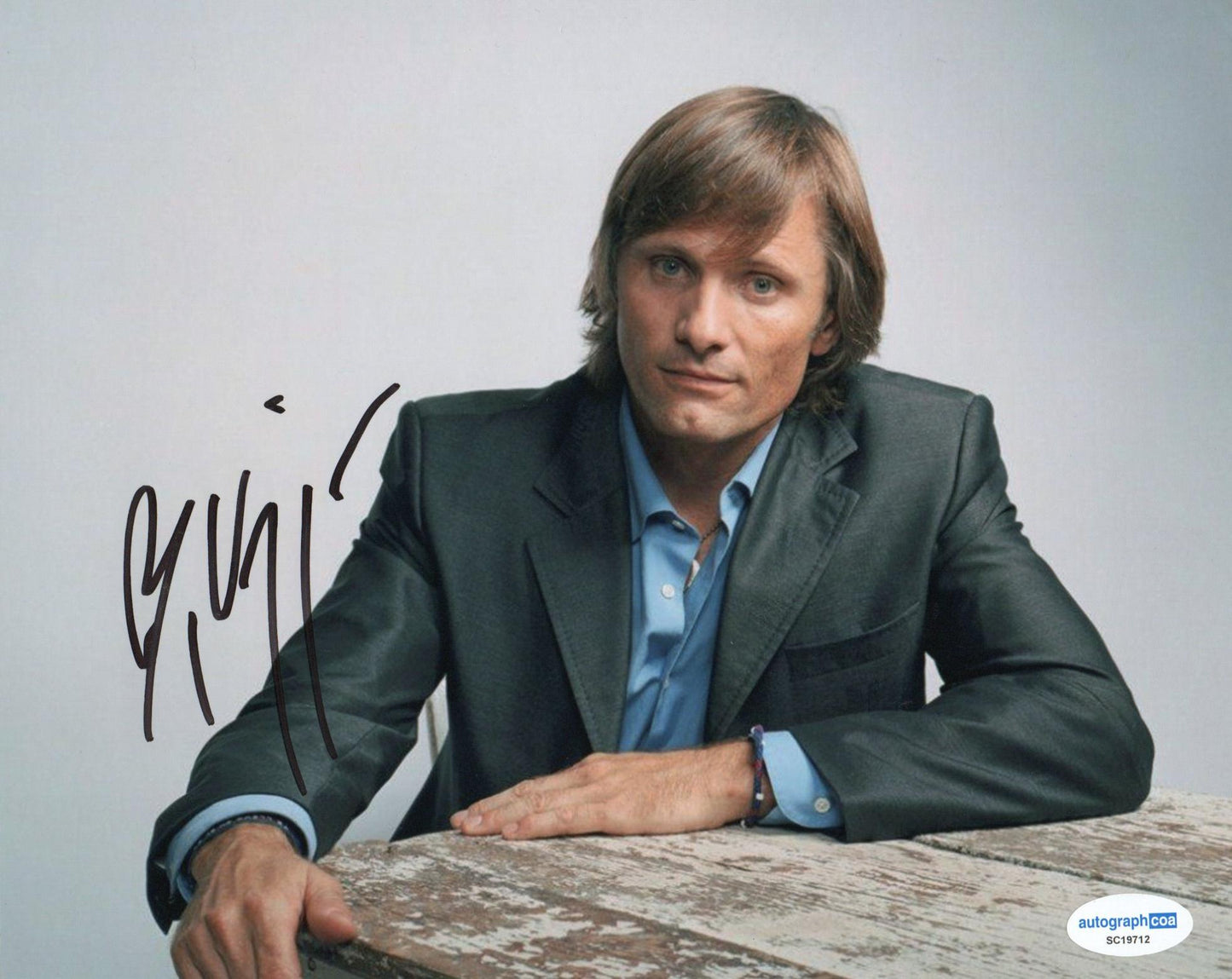 VIGGO MORTENSEN SIGNED 8X10 PHOTO ALSO ACOA (1)