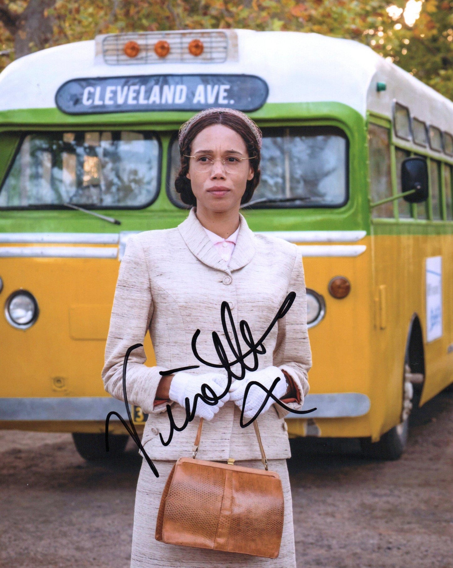 VINETTE ROBINSON SIGNED DR WHO 8X10 PHOTO (1)