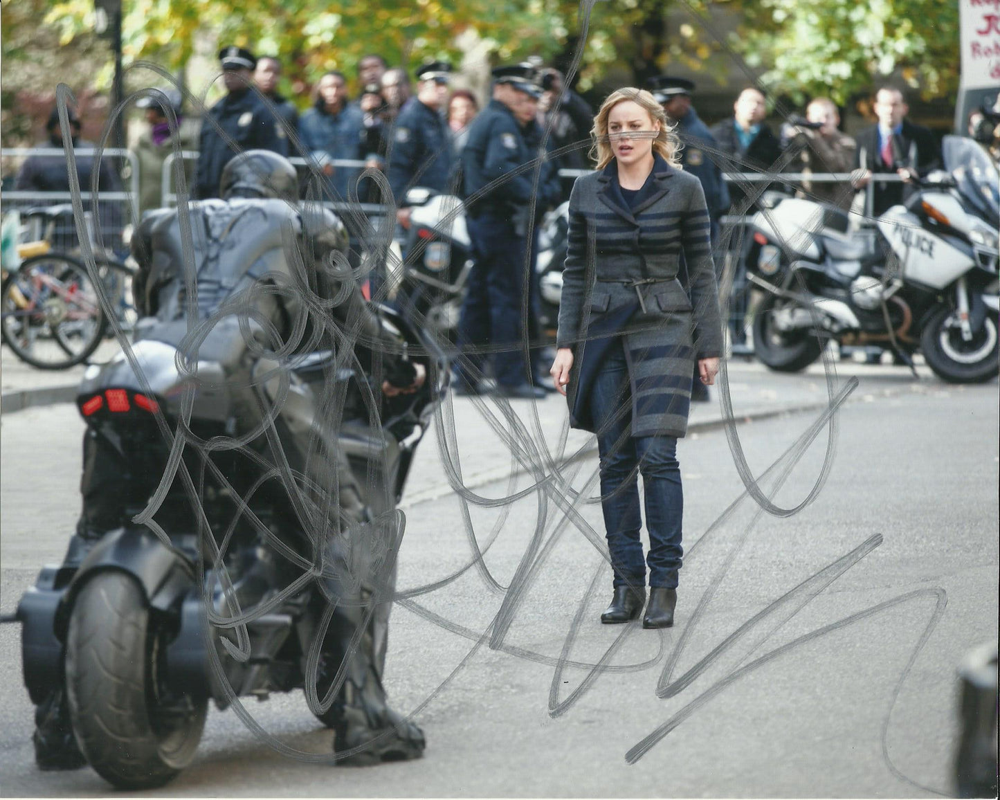 ABBIE CORNISH SIGNED ROBO COP 10X8 PHOTO (1)