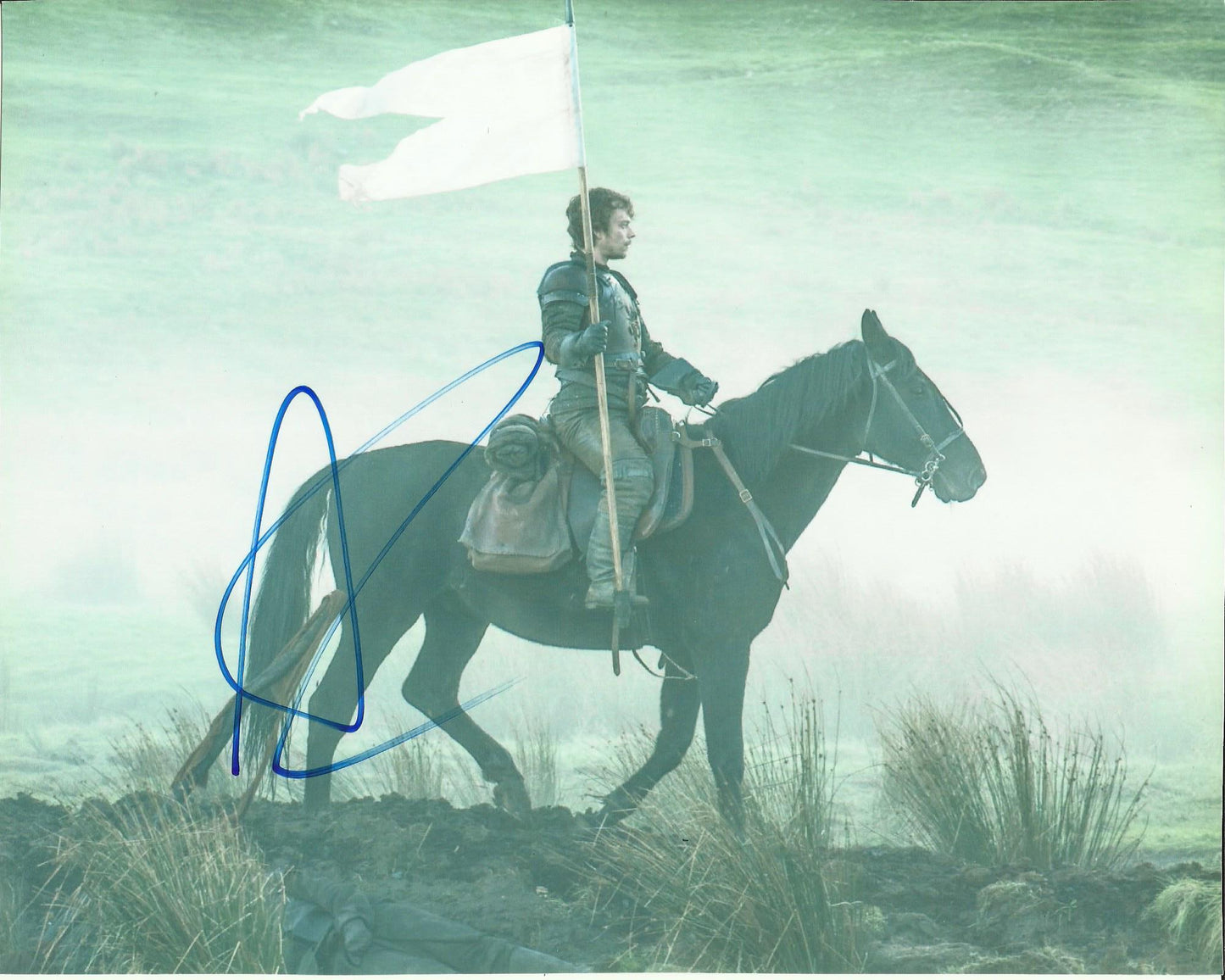 ALFIE ALLEN SIGNED GAME OF THRONES 8X10 PHOTO (2)