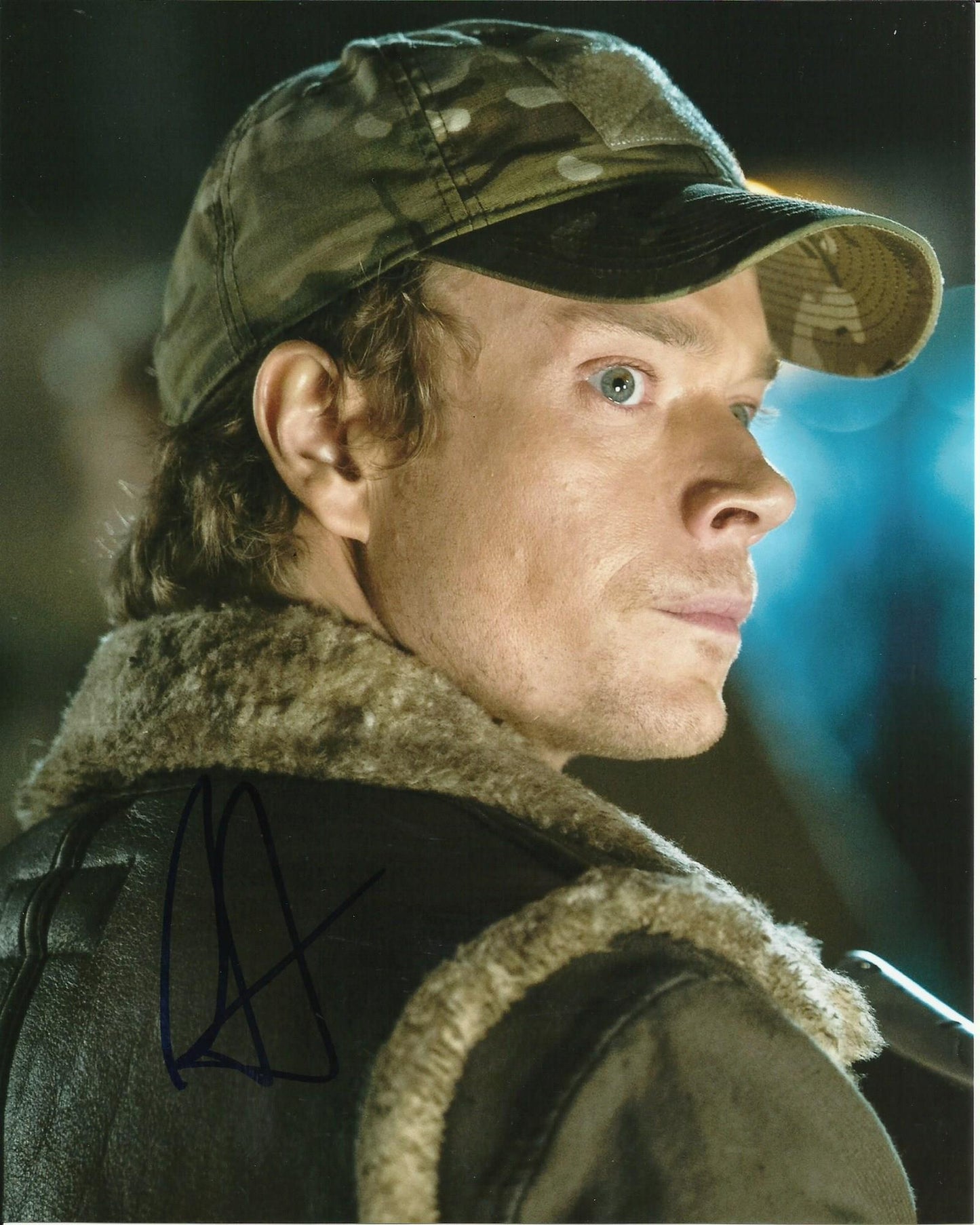 ALFIE ALLEN SIGNED THE PREDATOR 8X10 PHOTO
