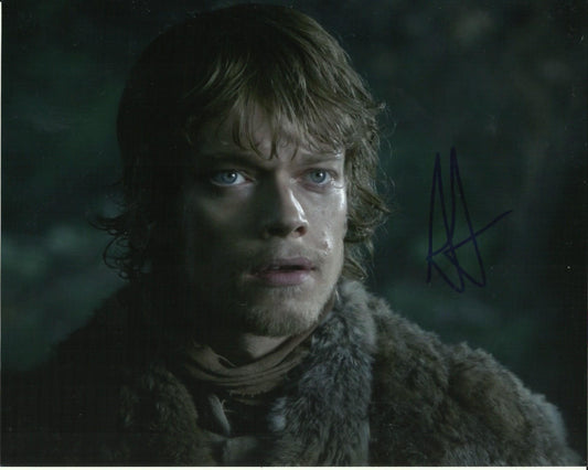 ALFIE ALLEN SIGNED GAME OF THRONES 8X10 PHOTO (12)
