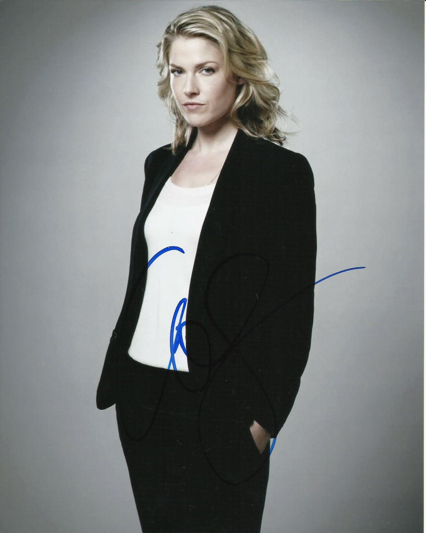 ALI LARTER SIGNED SEXY 10X8 PHOTO (1)