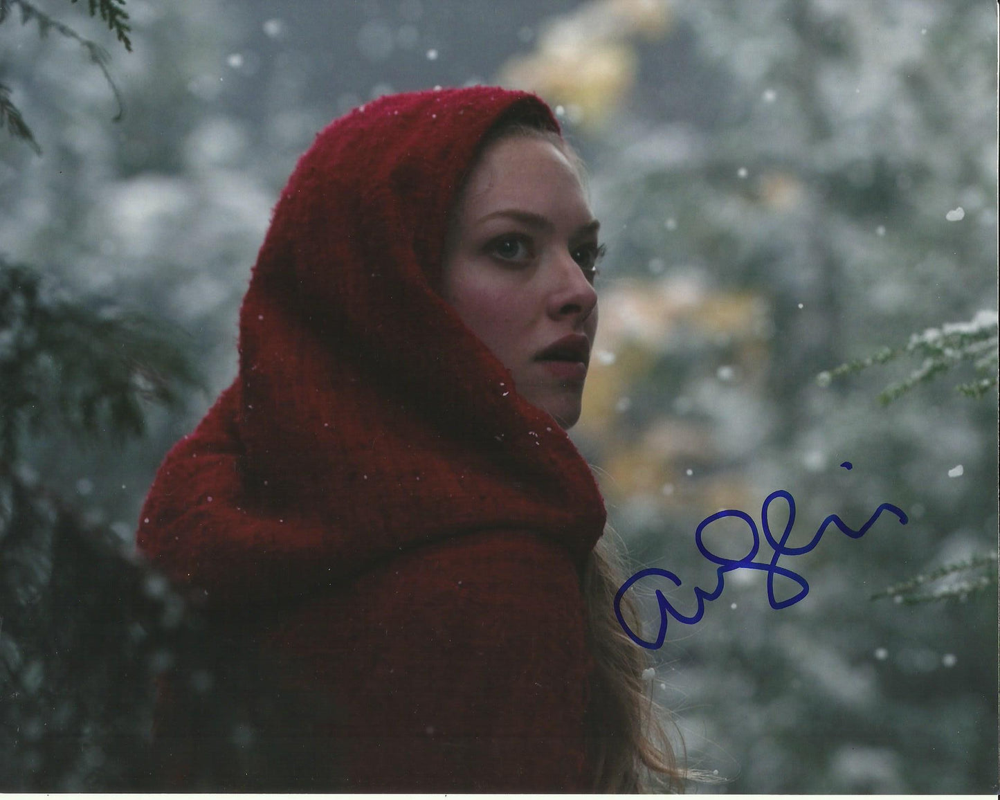 AMANDA SEYFRIED SIGNED RED RIDING HOOD 10X8 PHOTO (1)