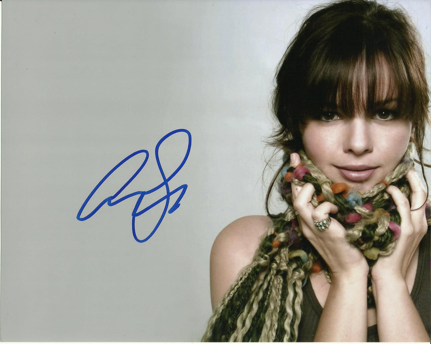 AMBER TAMBLYN SIGNED SEXY 10X8 PHOTO (1)