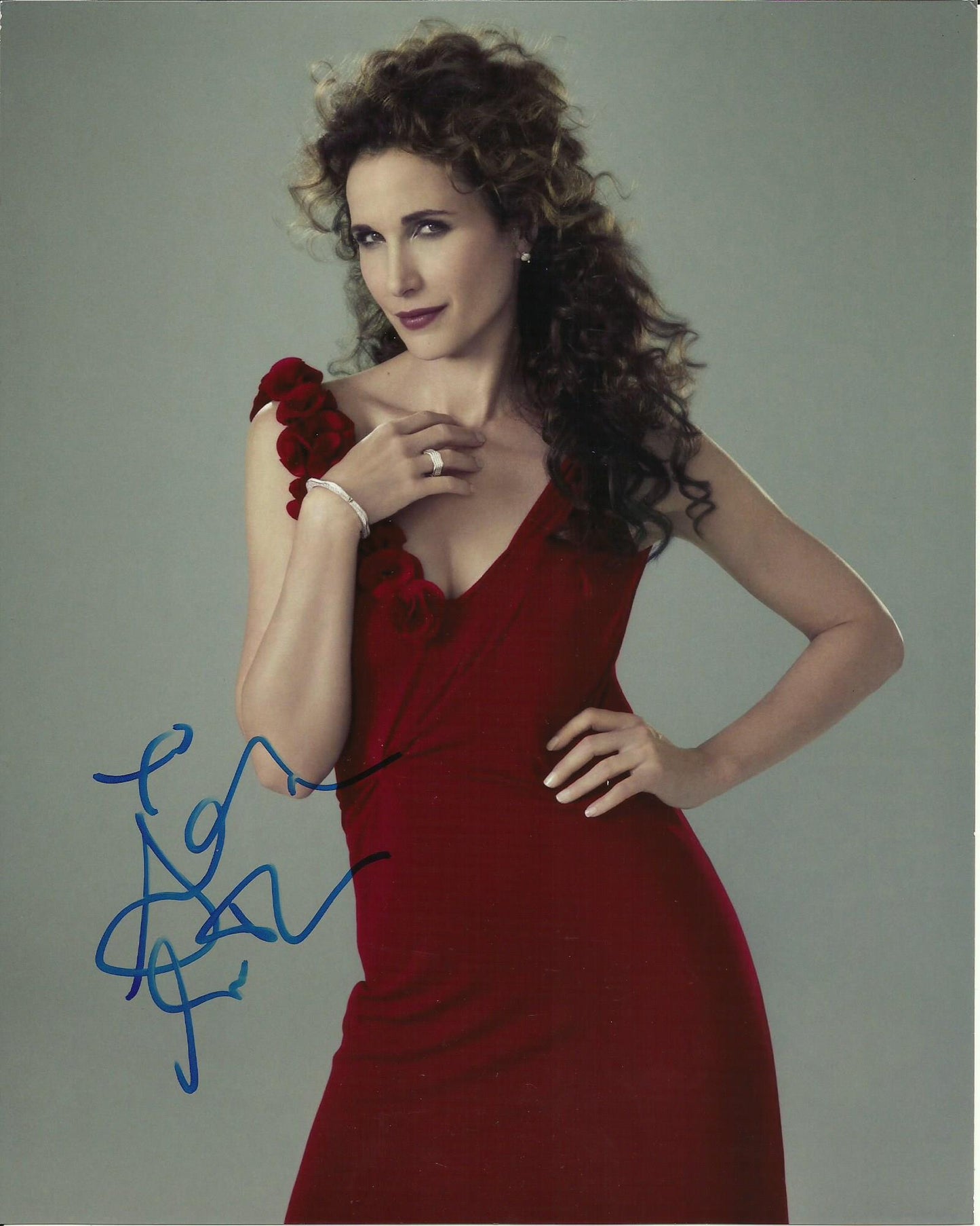 ANDIE MacDOWELL SIGNED SEXY 10X8 PHOTO (1)