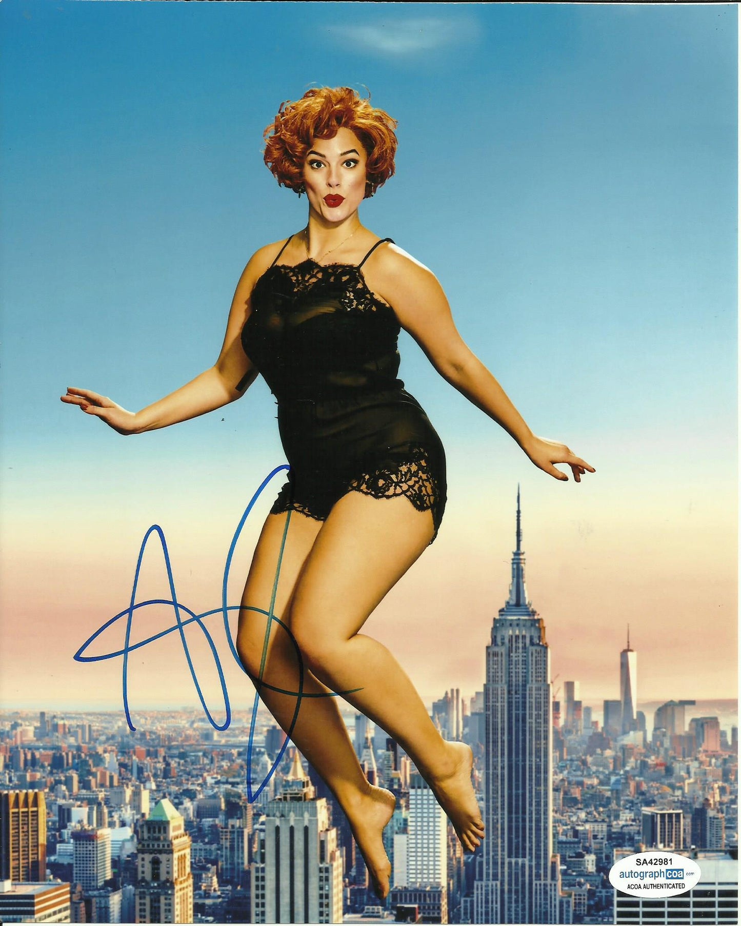 ASHLEY GRAHAM SIGNED SEXY 10X8 PHOTO (1) ALSO ACOA