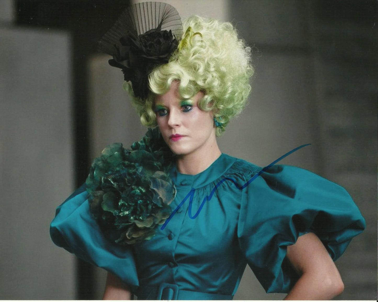 ELIZABETH BANKS SIGNED HUNGER GAMES 10X8 PHOTO (2)