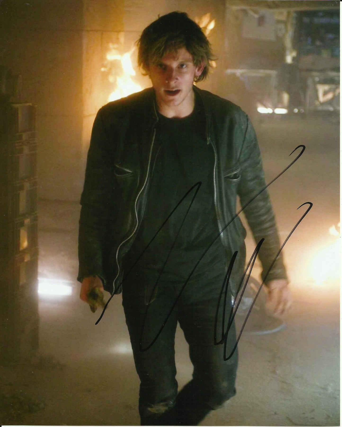 JAMIE BELL SIGNED JUMPER 8X10 PHOTO