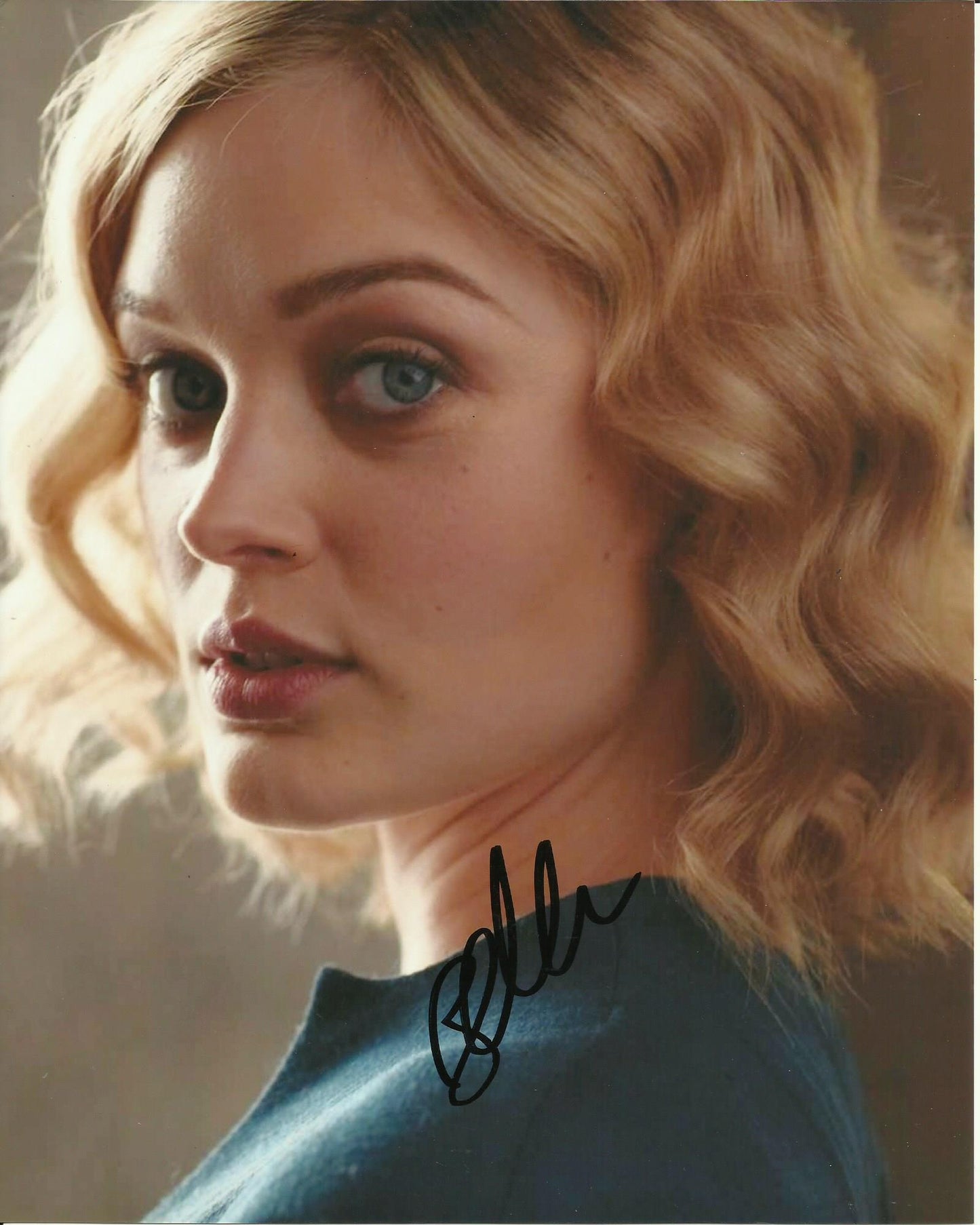 BELLA HEATHCOTE SIGNED SEXY 10X8 PHOTO (2)