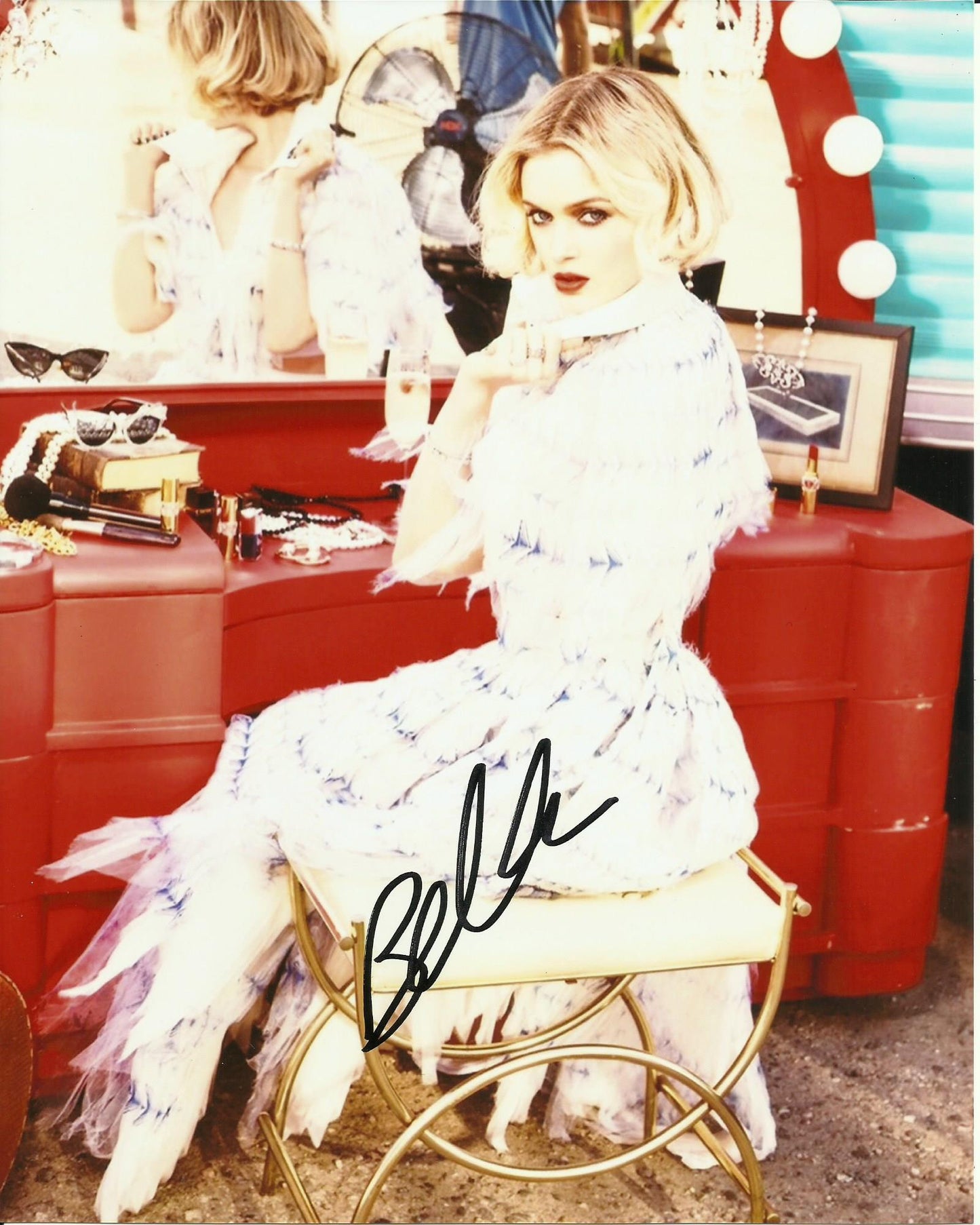 BELLA HEATHCOTE SIGNED SEXY 10X8 PHOTO (1)