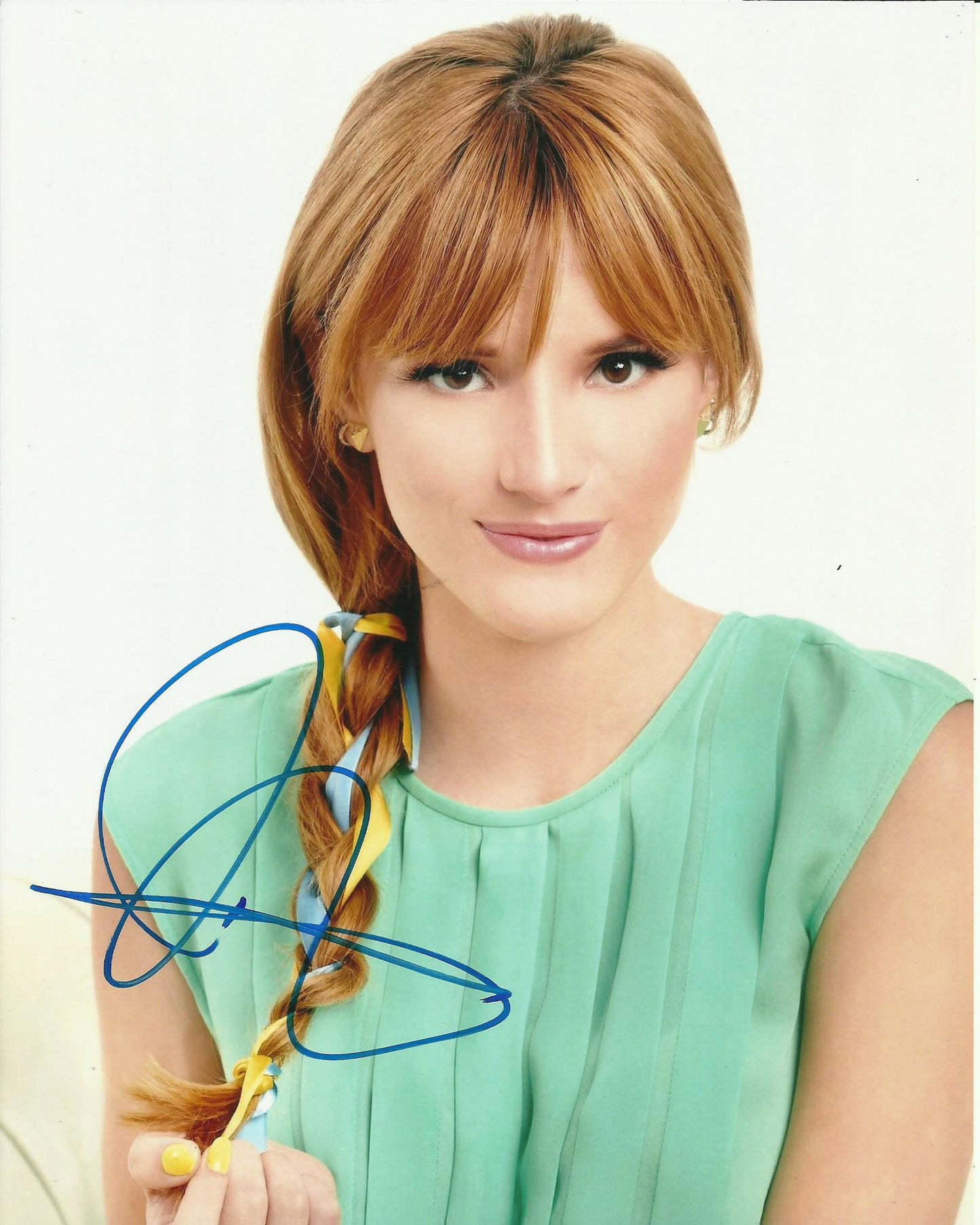 BELLA THORNE SIGNED SEXY 10X8 PHOTO (2)