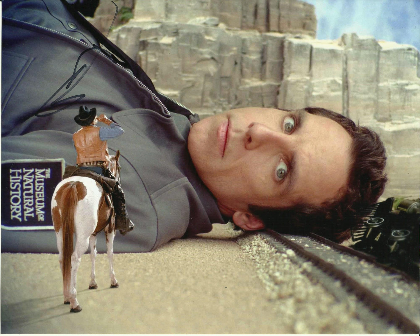 BEN STILLER SIGNED NIGHT AT THE MUSEUM 8X10 PHOTO