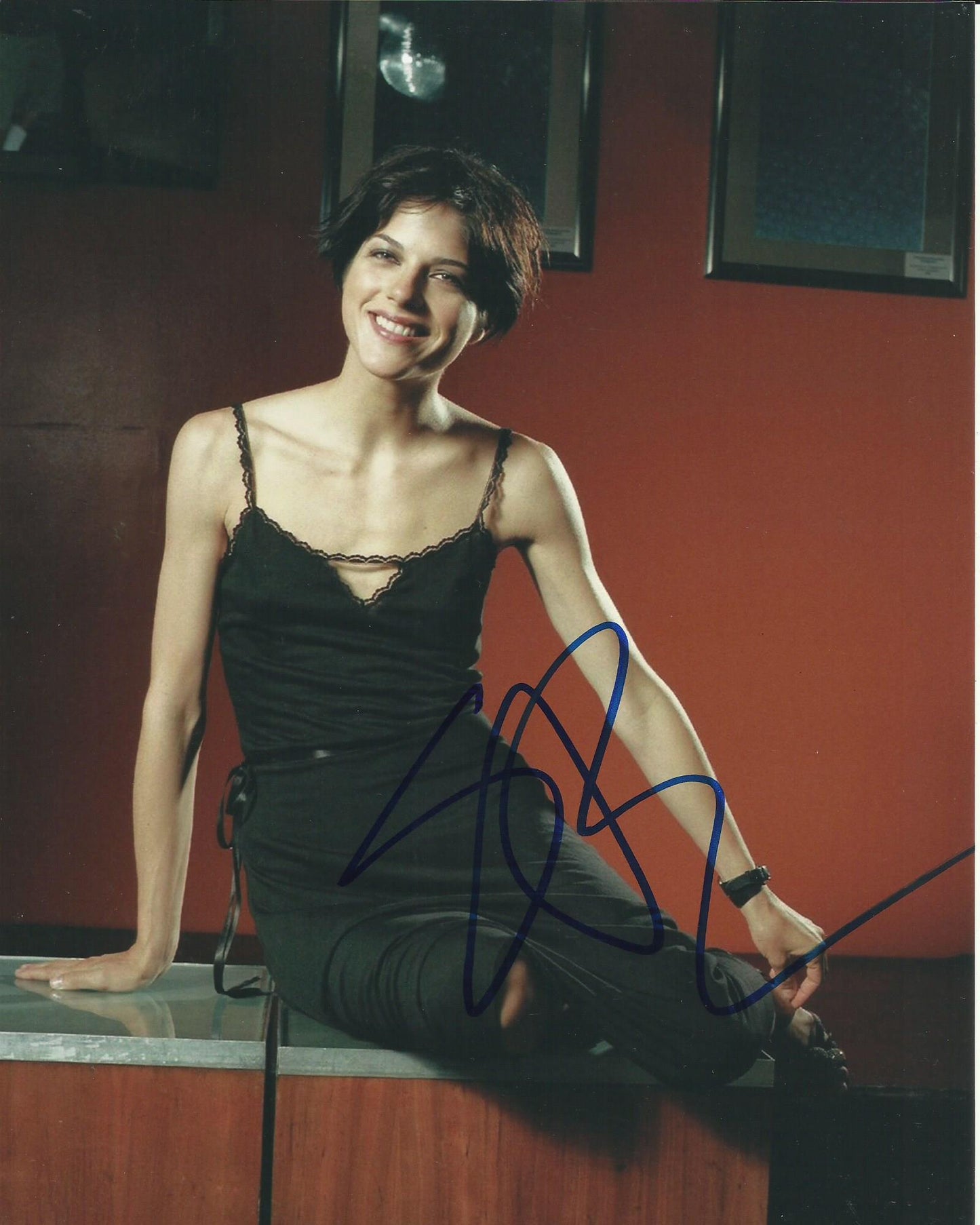 SELMA BLAIR SIGNED SEXY 10X8 PHOTO (1)