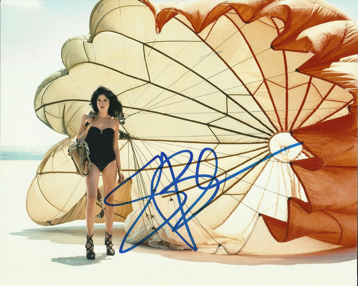 SELMA BLAIR SIGNED SEXY 10X8 PHOTO (2)