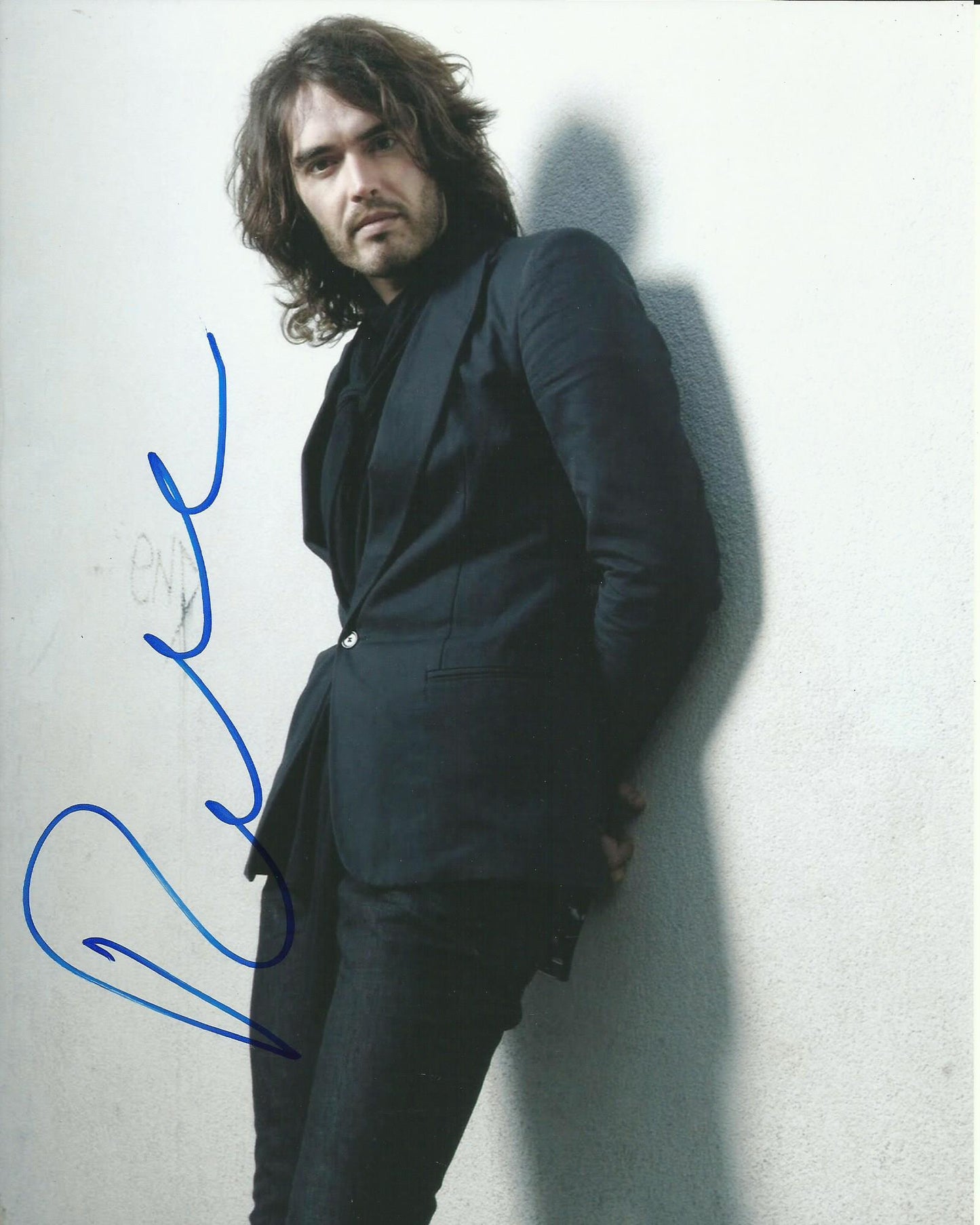 RUSSELL BRAND SIGNED COOL 8X10 PHOTO (2)
