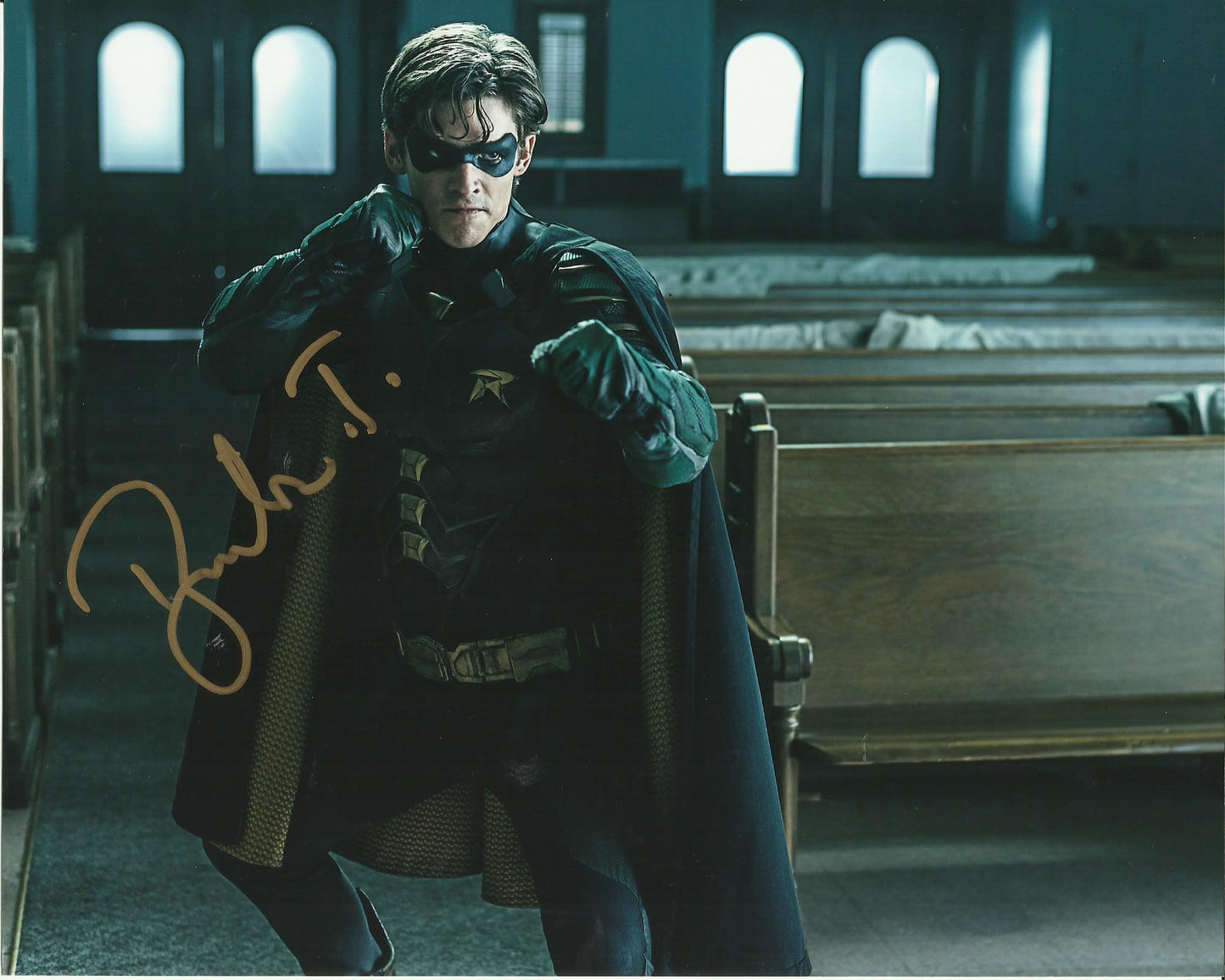 BRENTON THWAITES SIGNED TITANS 8X10 PHOTO (3)
