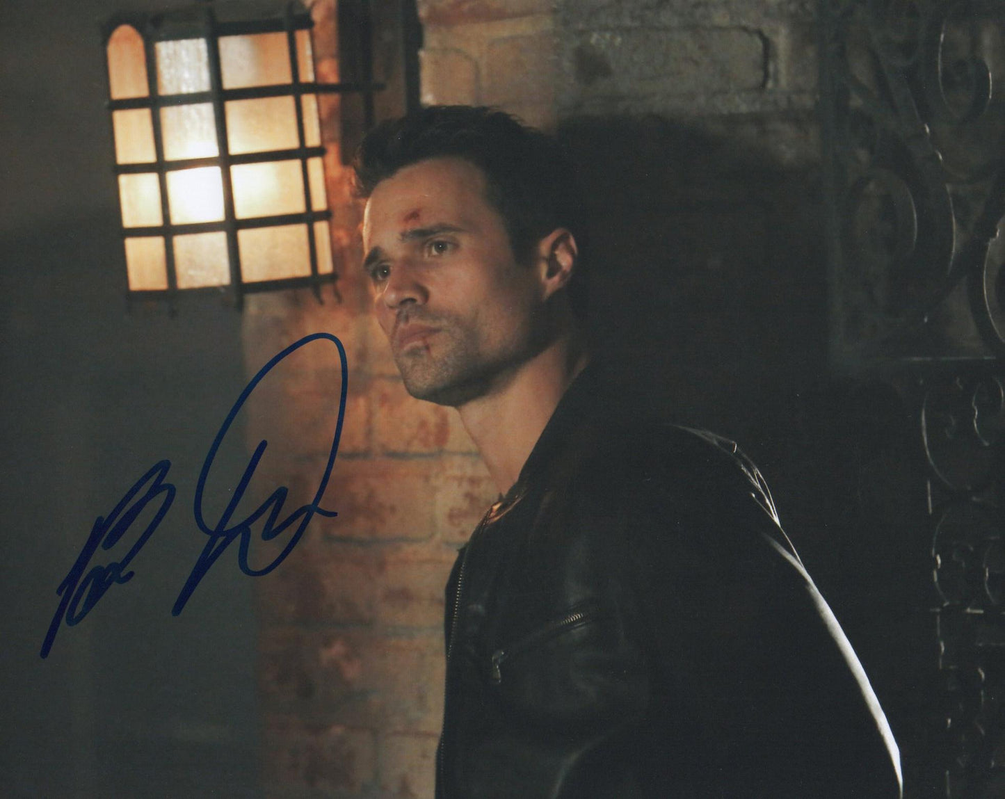 BRETT DALTON SIGNED AGENTS OF SHIELD 8X10 PHOTO (1)