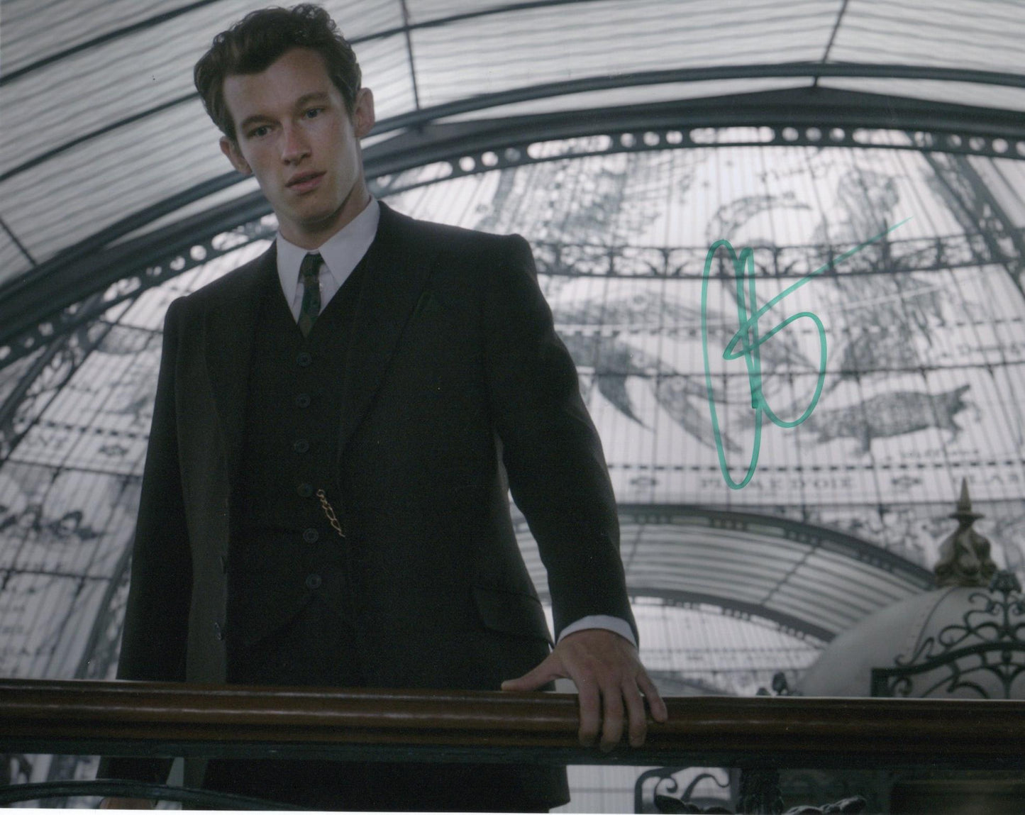CALLUM TURNER SIGNED FANTASTIC BEASTS 8X10 PHOTO (1)