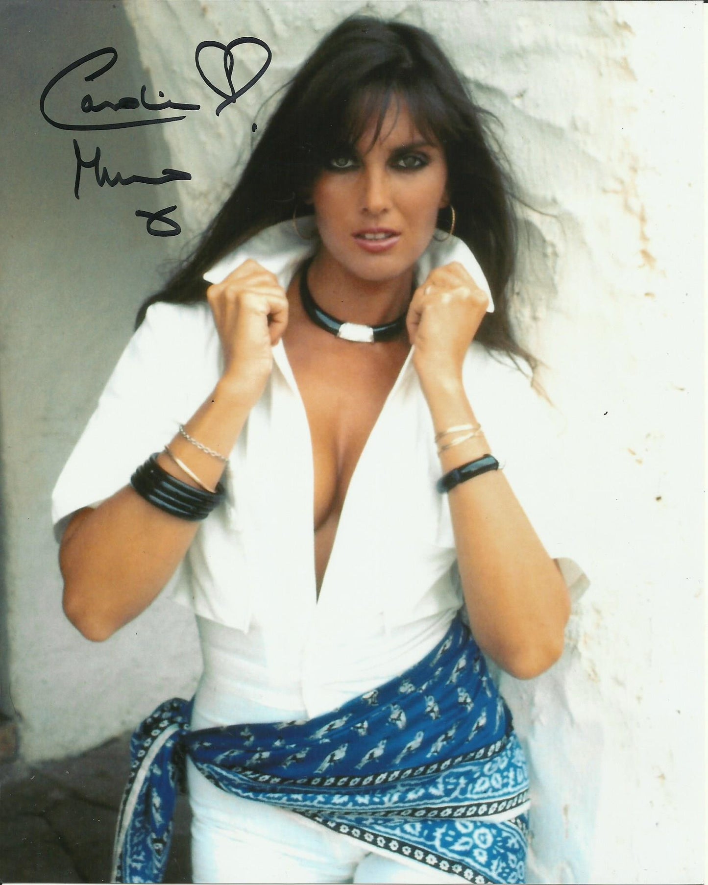 CAROLINE MUNRO SIGNED SEXY 10X8 PHOTO (11)