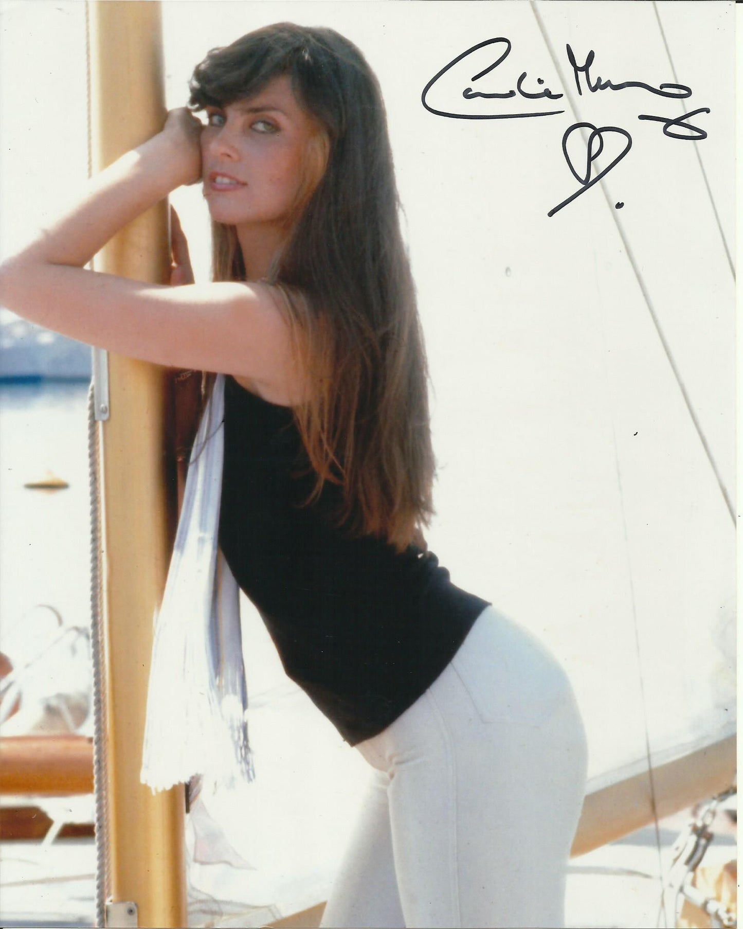 CAROLINE MUNRO SIGNED SEXY 10X8 PHOTO (7)
