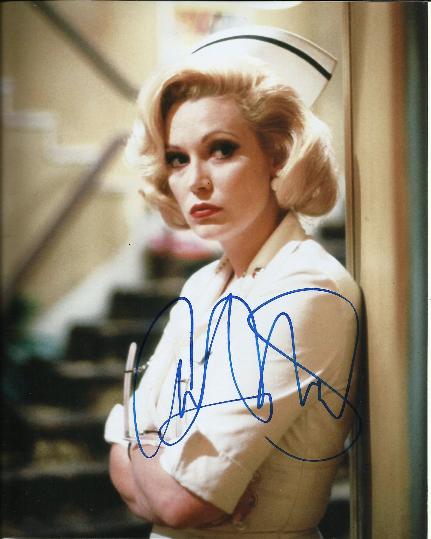 CATHY MORIARTY SIGNED SEXY 10X8 PHOTO (1)
