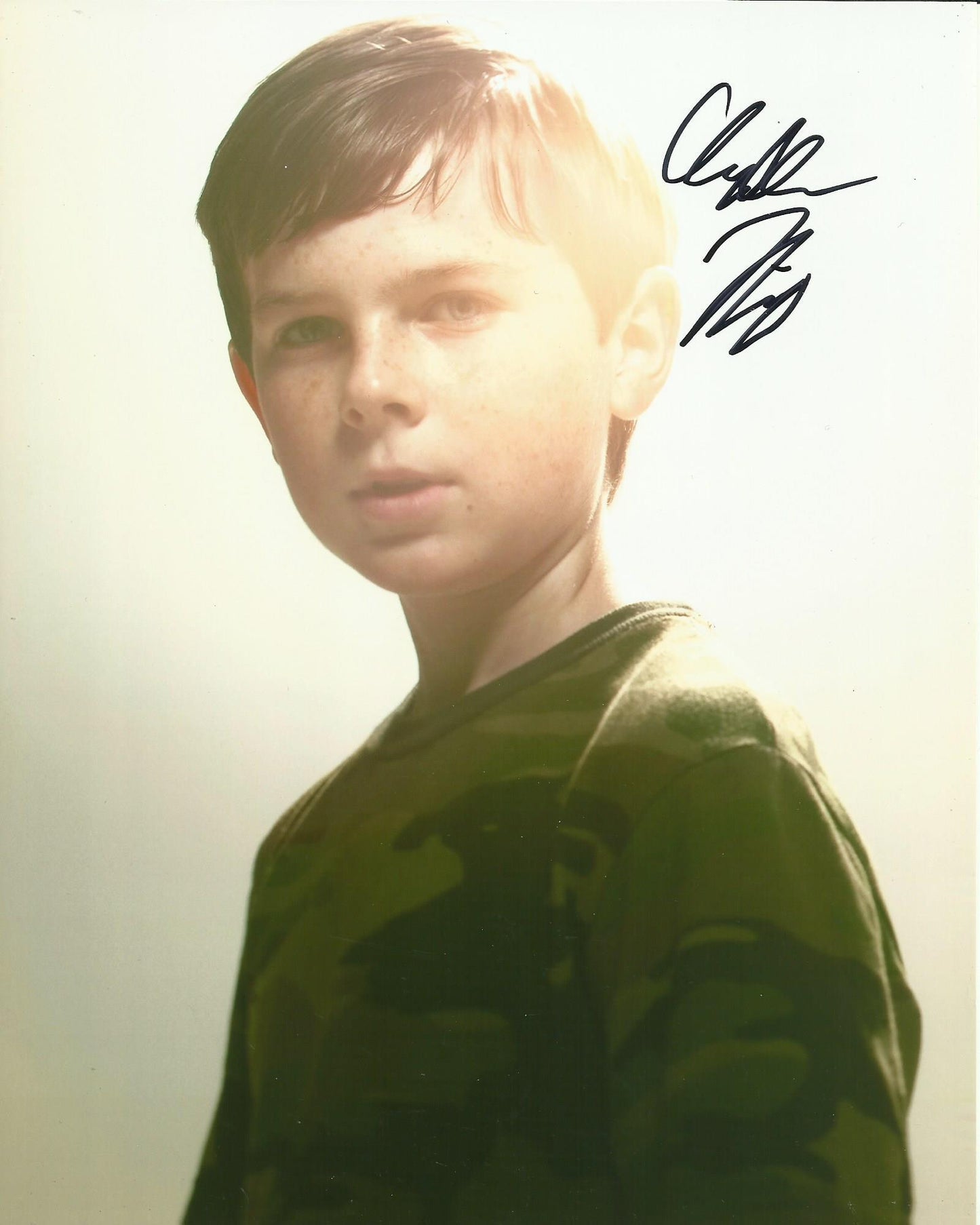 CHANDLER RIGGS SIGNED THE WALKING DEAD 8X10 PHOTO (2)