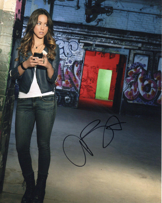 CHLOE BENNET SIGNED SEXY AGENTS OF SHIELD 8X10 PHOTO (5)