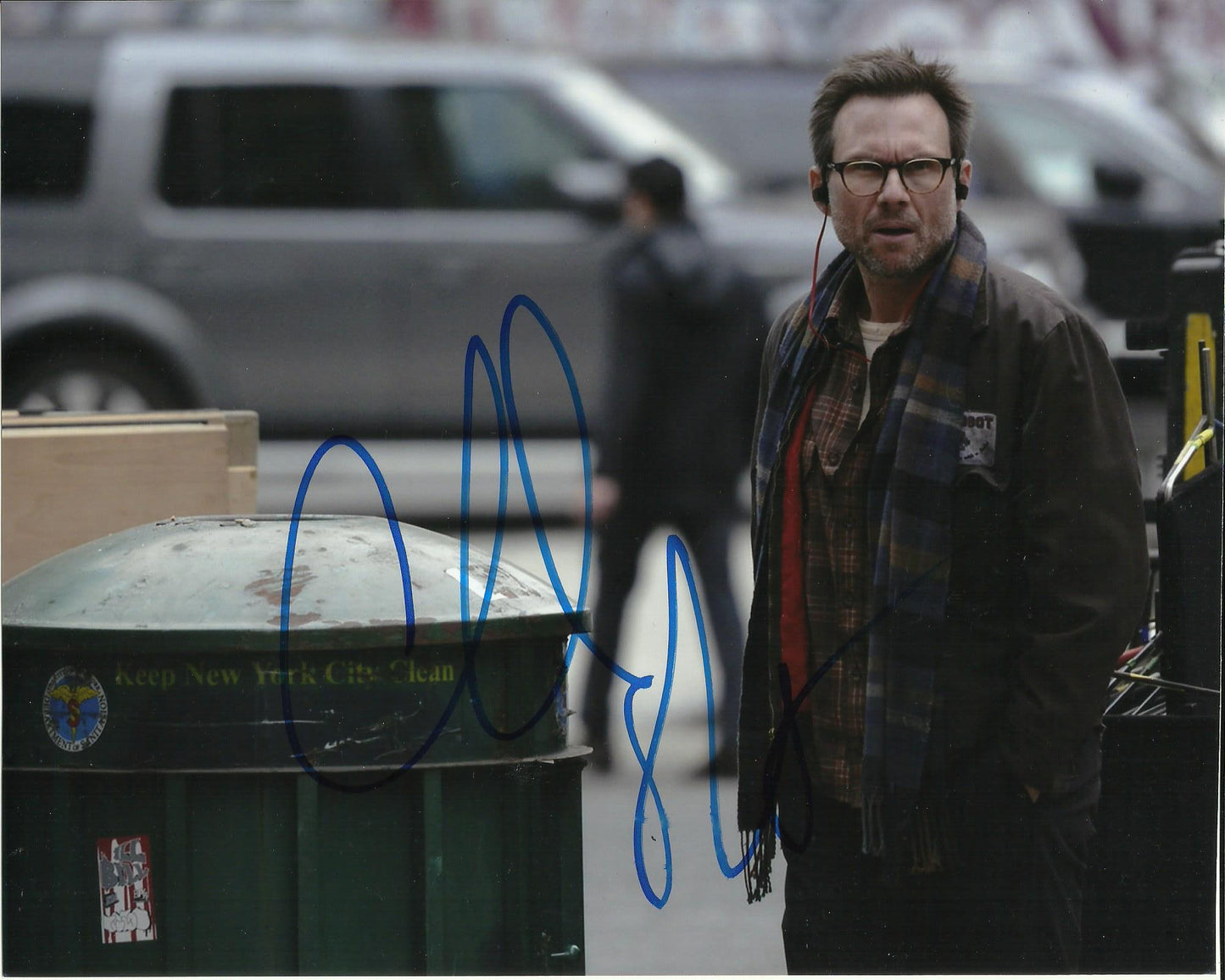 CHRISTIAN SLATER SIGNED MR ROBOT 8X10 PHOTO (4)